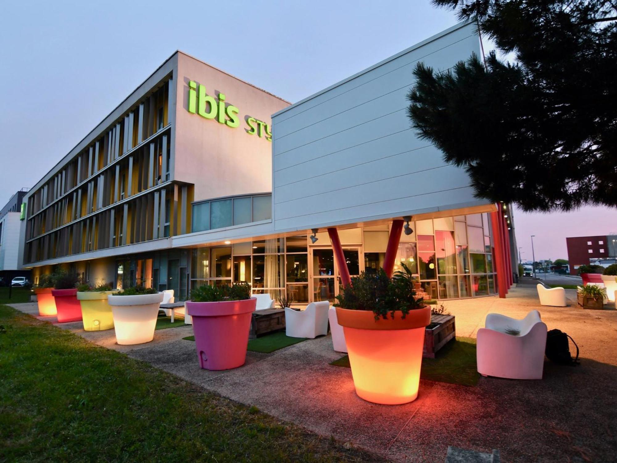 Ibis Styles Nantes Reze Aeroport Hotel Buitenkant foto