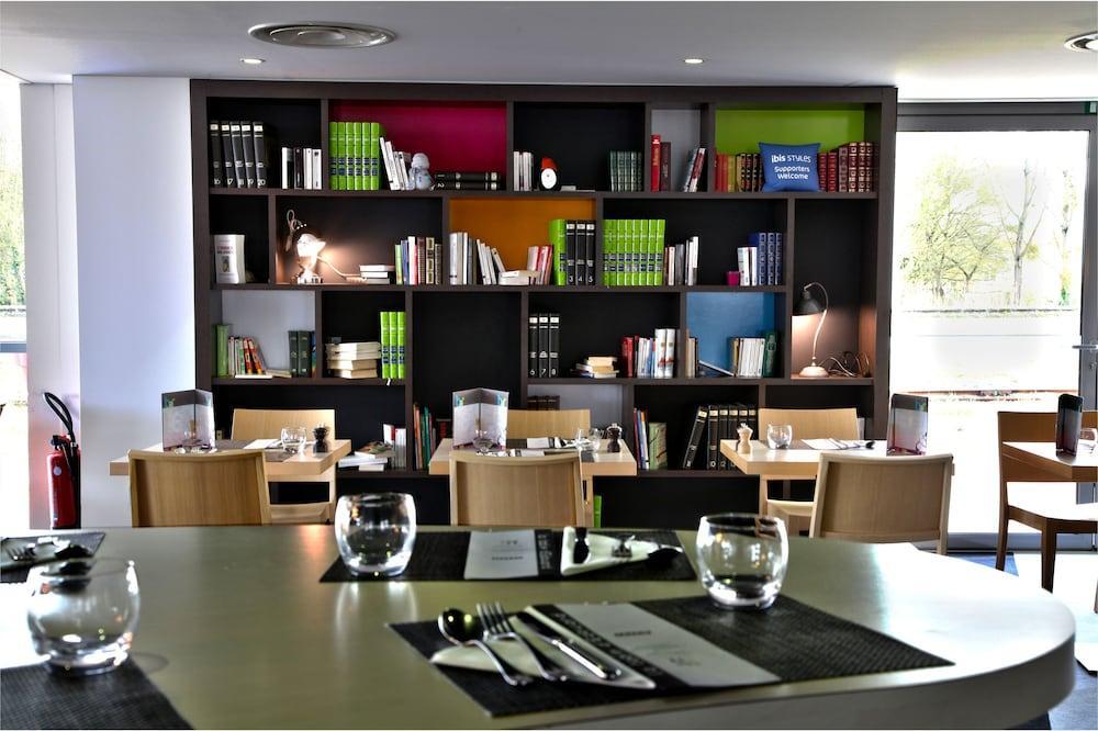 Ibis Styles Nantes Reze Aeroport Hotel Buitenkant foto